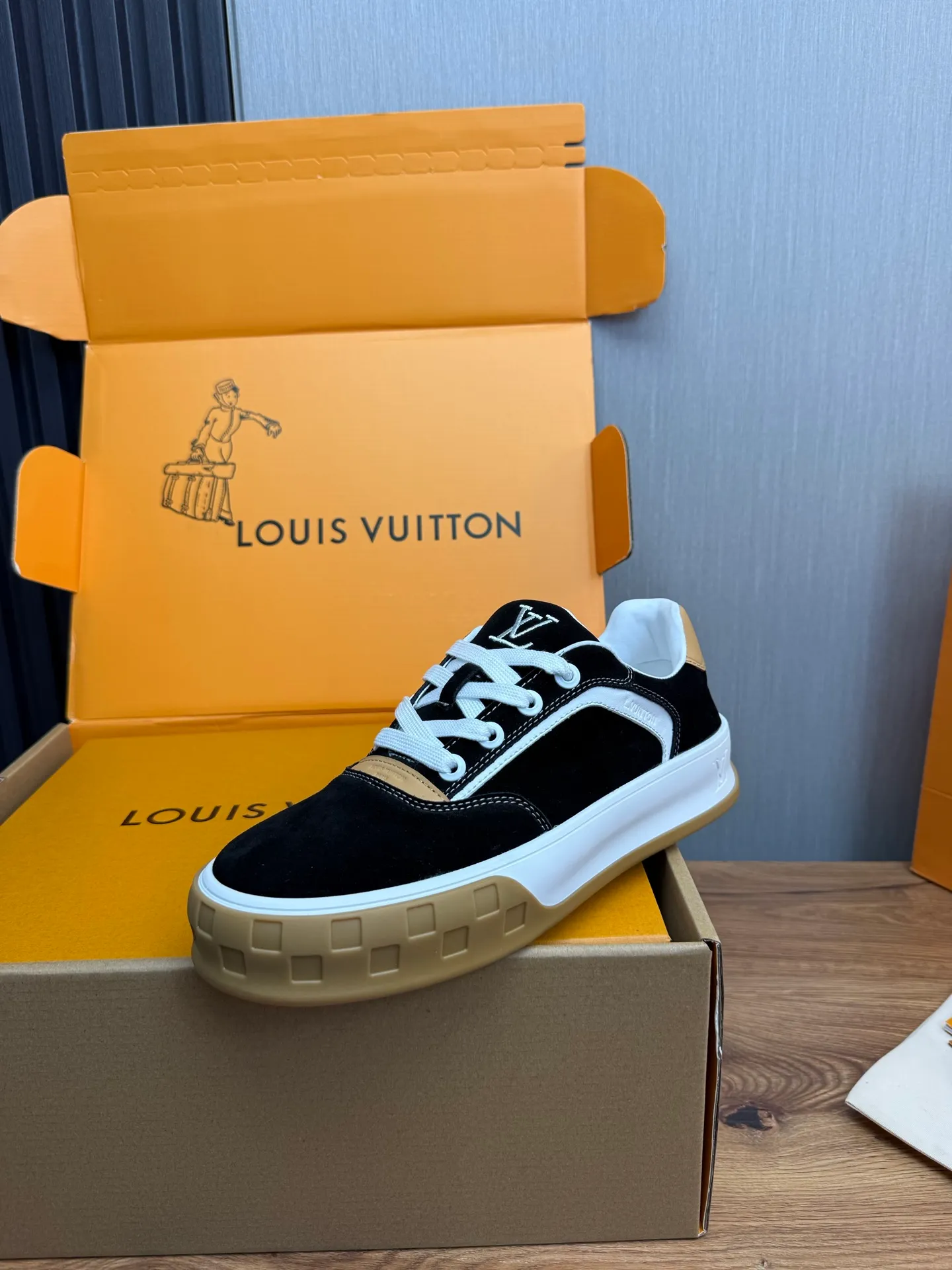 Men's shoes 620💰 Lv. Top purchasing agent🇮🇹 Louis Vuitton, sports sneakers counter synchronization, uppers imported from Italy, high-quality splicing and complex handicrafts, imported mesh pads are soft and comfortable, soles: original factory special soles, TPU exclusive movable molded soles super comfortable, original factory single goods, 🔍🔍high quality, you can enter and exit the counter at will, welcome to compare, code number 38-44 (customized 38.45)